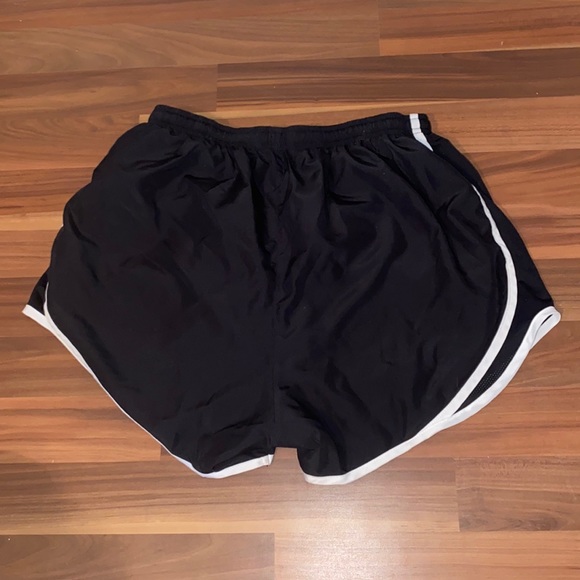 Size M lined NIKE dri-fit - Picture 4 of 4